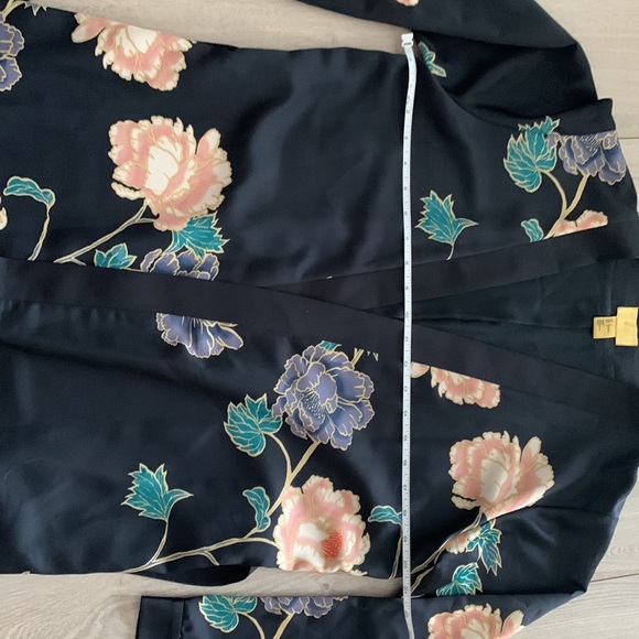 H&M Kimono Amazing add on to your wardrobe!! - Picture 8 of 10